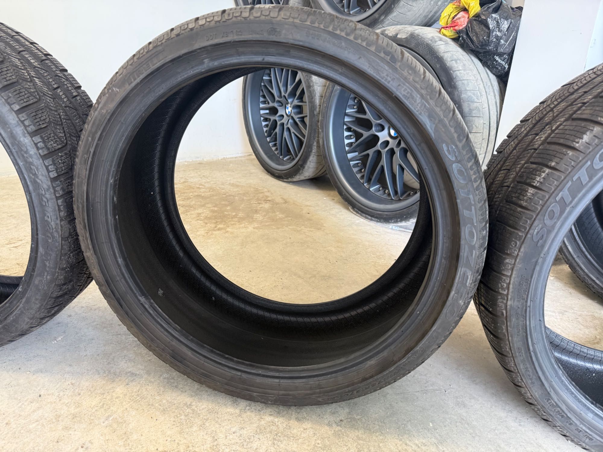 НОВИ Pirelli SottoZero 245 35 20 и 275 30 20 спорт пакет BMW Mercedes