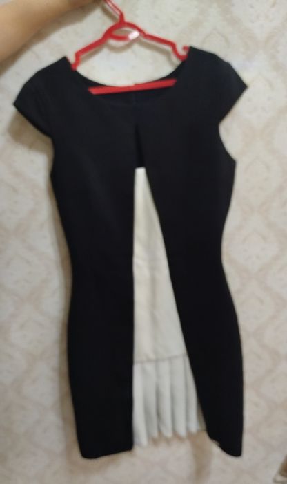 Платья черные вечерние