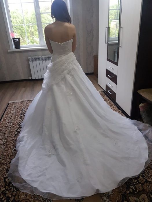 Продам свадебное платье SINCERITY размер 42-44 производство Англия