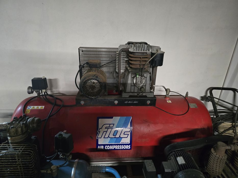 Compresore aer 100,150,270,300,500 litrii in perfectă stare de funcțio