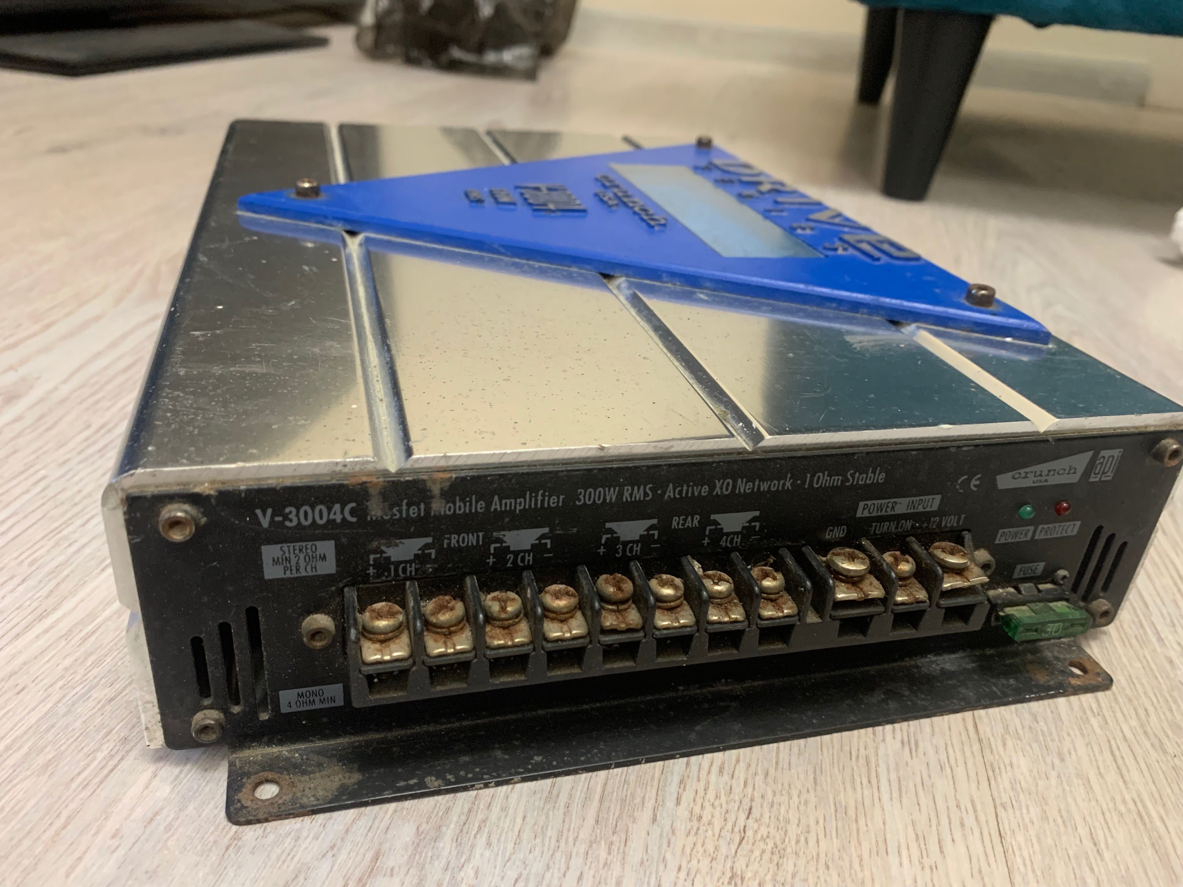 Усилвател за кола Crunch V-3004