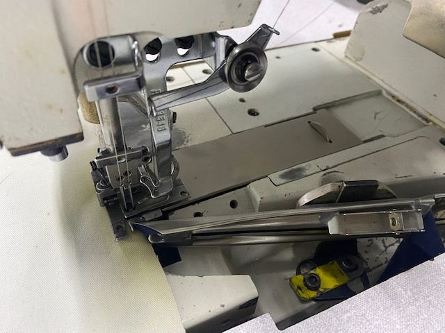 Masina pentru cusatura de acoperire si aplicat bentita Pegasus WT562