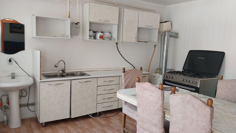 Шанхайда времянка бар екі бөлмелі