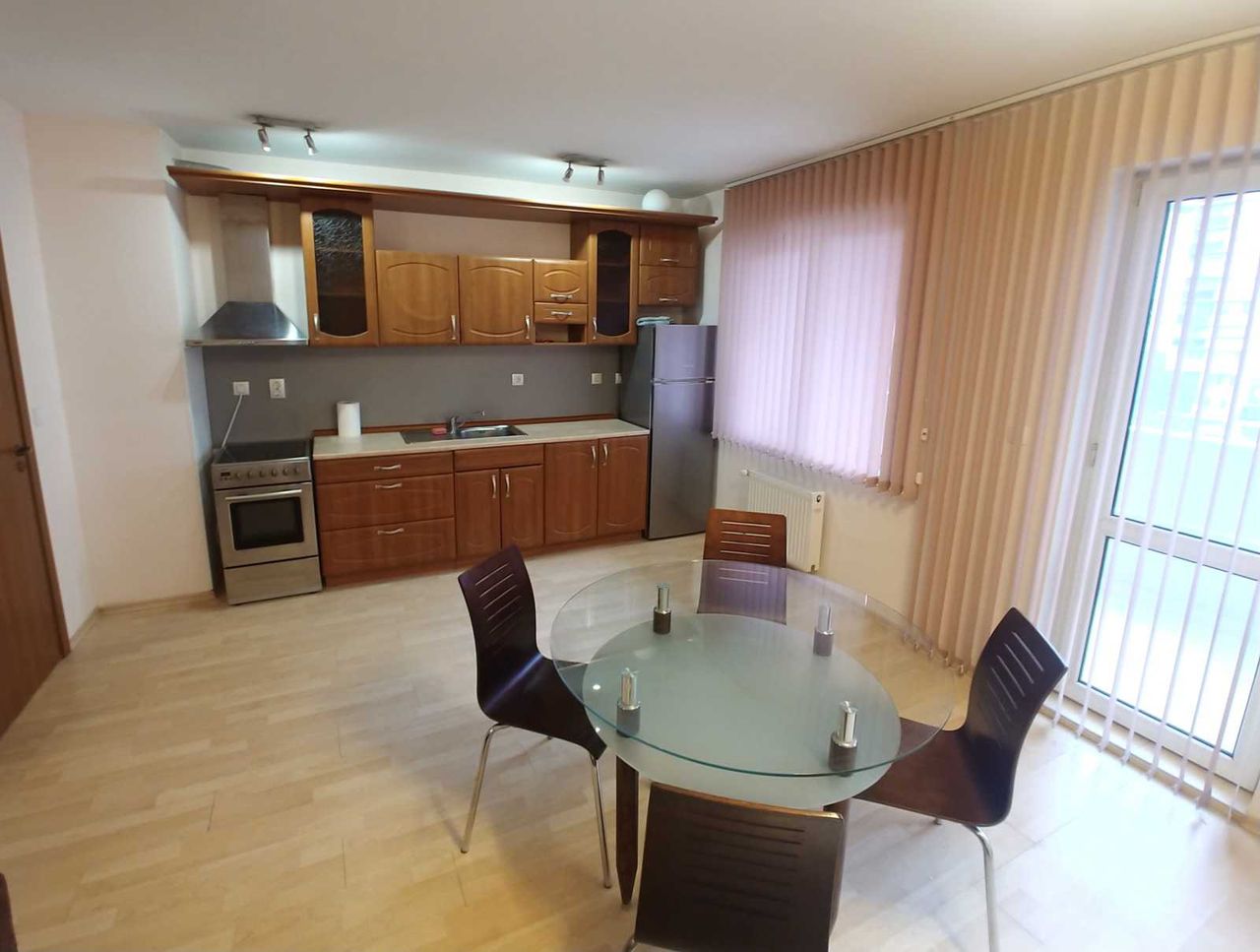 Дава се под наем Двустаен апартамент в София, Стрелбище - 75 кв.м за 500 € - Снимка #2