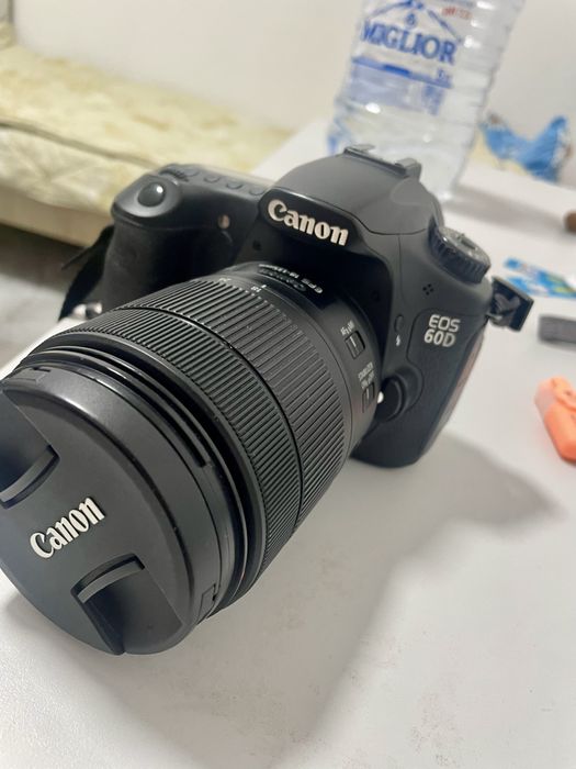 Canon EOS 60D + универсальный объектив 18-135 мм