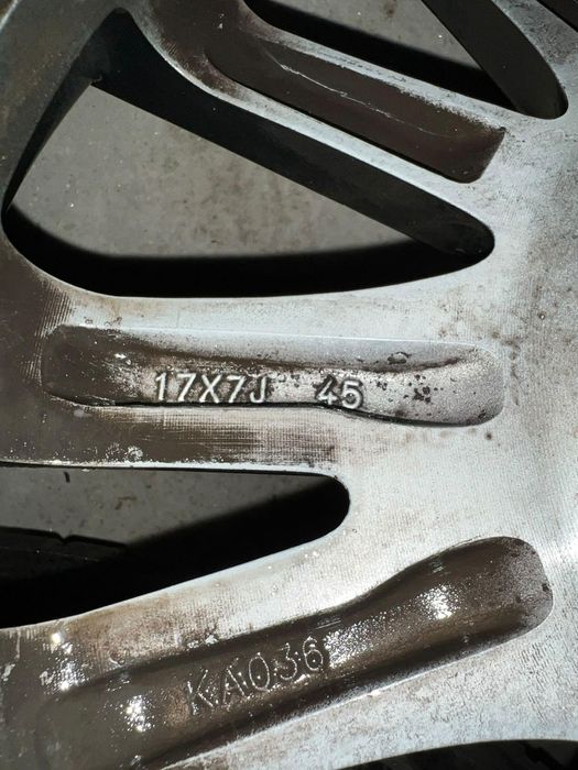 Джанти със зимни гуми Мазда 17