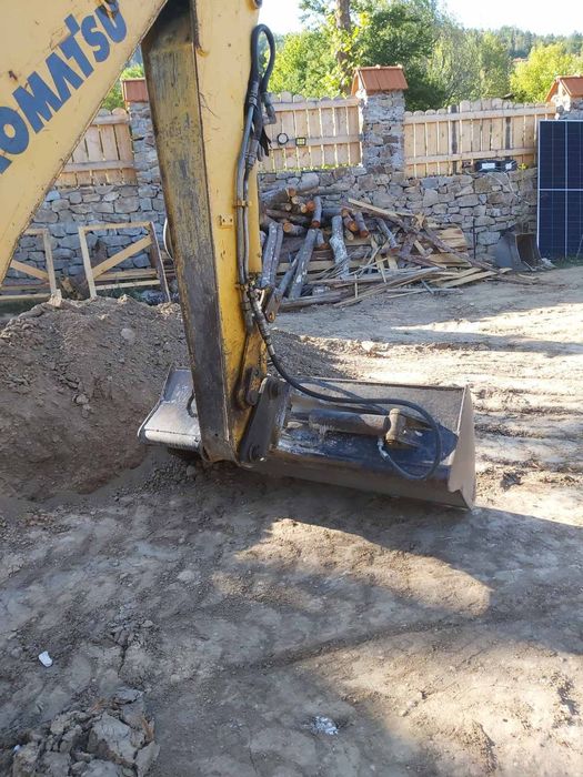 Багер Komatsu WB70A