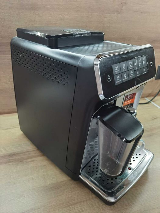 Каферобот Philips 3200 с чисто нова кана за мляко