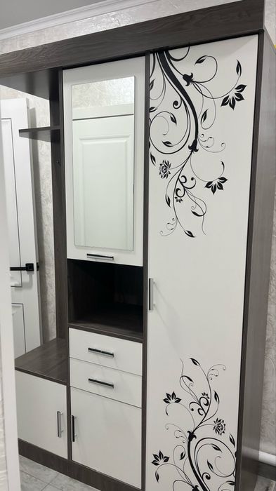 Прихожая шкаф в хорошем состоянии б/у есть торг.