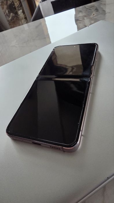 Samsung Galaxy Z flip5 + часовник Samsung