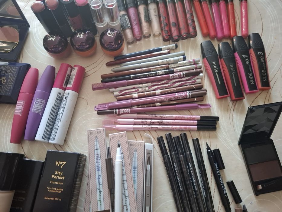 Lot 150 buc cosmetice