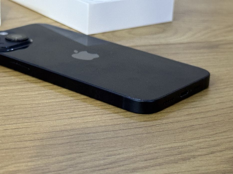 Бартер като нов iPhone 14 128gb 100% черен