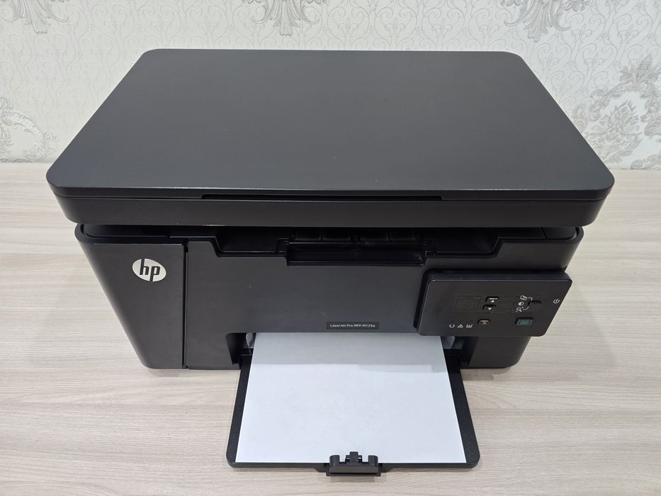 HP LaserJet MFP 125a принтер МФУ 3 в 1 в идеальном состоянии