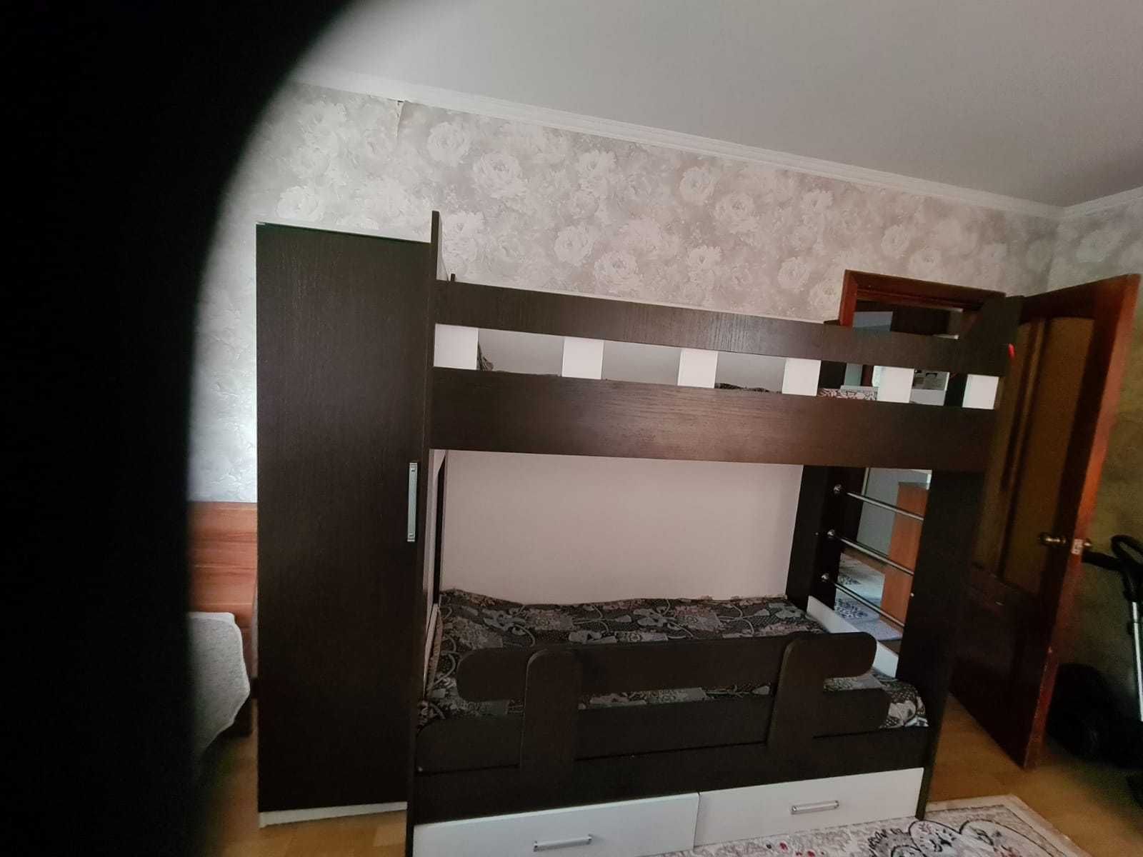 Продам детскую двух ярусную кровать со шкафом в идеальном состоянии.