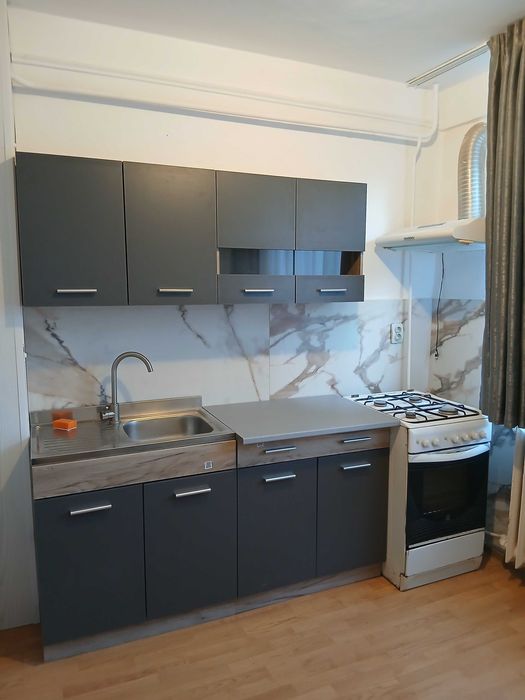 Închiriez garsoniera