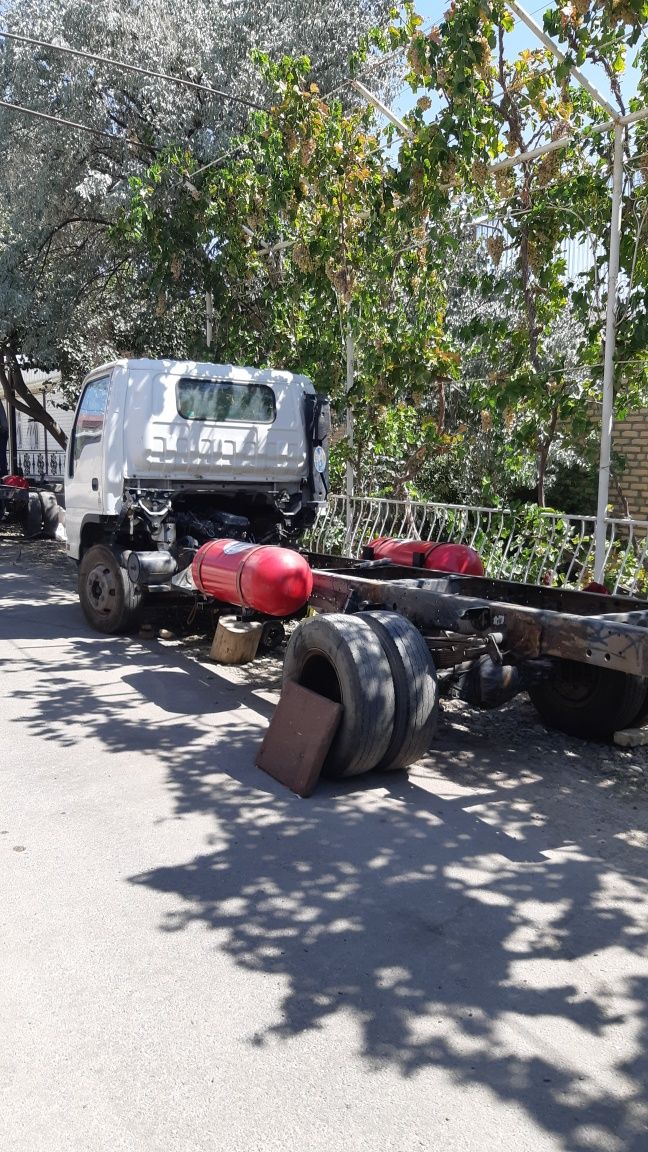 Isuzu samasval avtobusdan yiģib beramiz