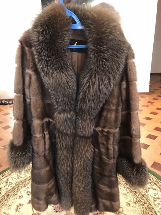 Продается шуба из норки.