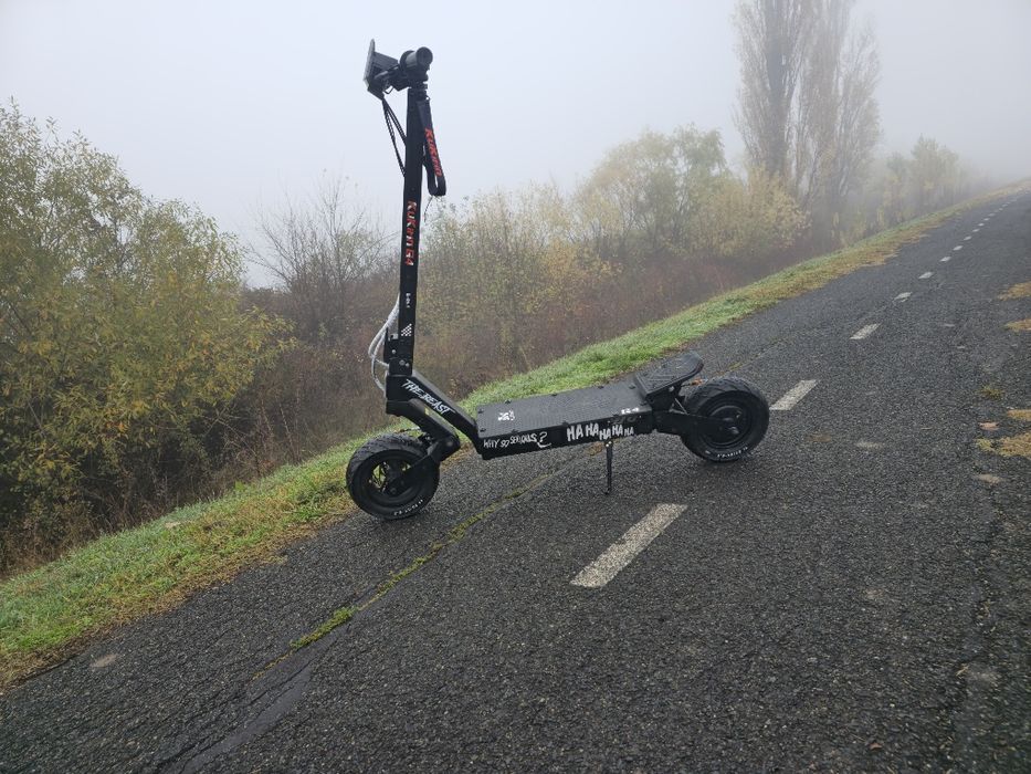 Ofer la vanzare G4 are 400km facută Custom dupa cum se observa