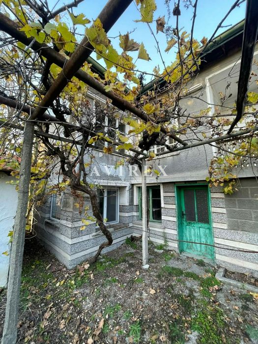 Къща за продажба - с. Бяла Река, 760 кв.м  допълнителни 1100 кв.м