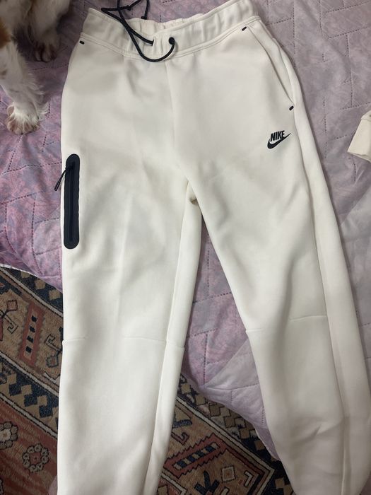 Екип на Nike Tech