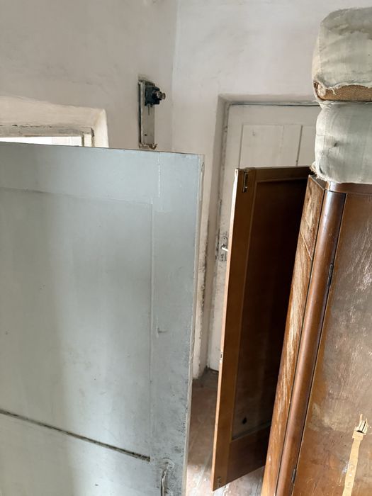 3 хонали ховли ижарага берилади. 6 сотих ери бор. Метро олдида