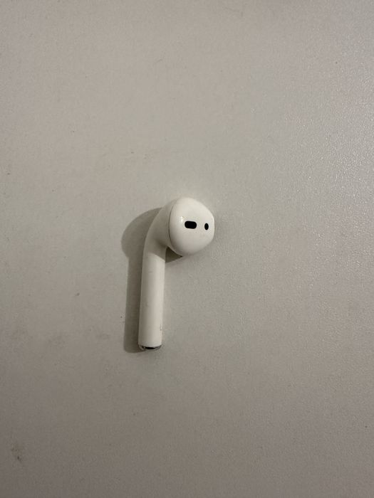Продаю айрподсы 2 левое ухо оригинал, airpods 2 original, эйрподсы