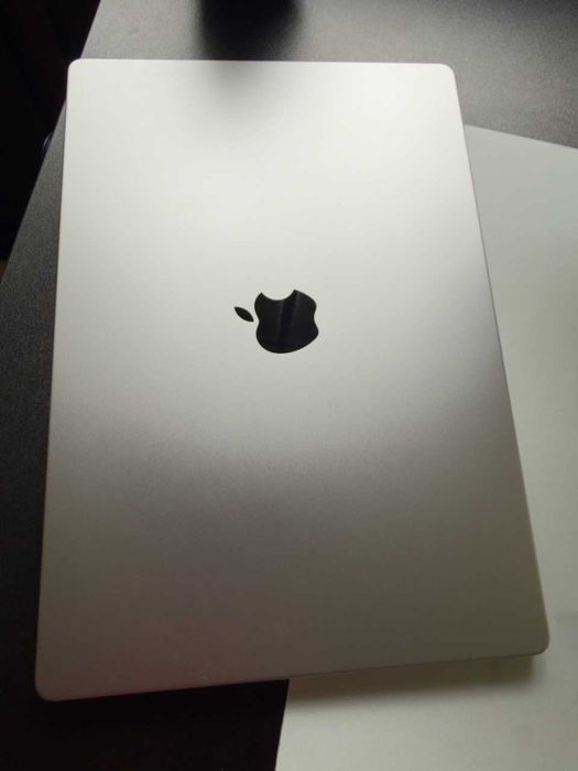 2021 Apple MacBook Pro "M1 Max" 10 CPU/24 GPU 16"