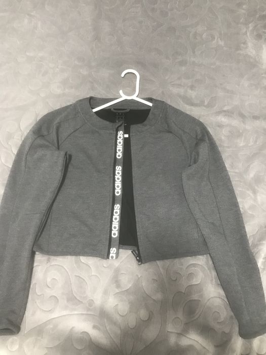 Bluză Adidas cu fermoar și buzunare ,mărimea S ca nouă