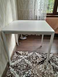 Продам стол Ikea квадратный её большой белого цвета