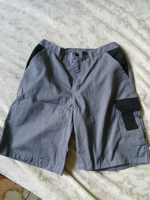 Pantaloni scurți de salopetă