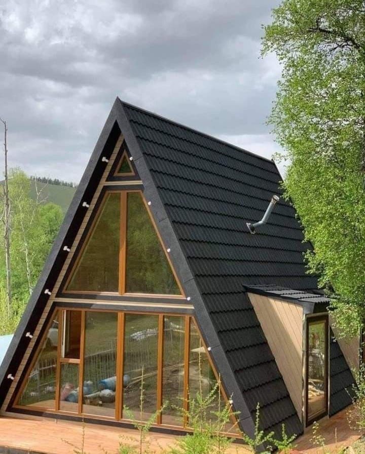 Vindem case si cabane din lemn, de tip A. Acestea se realizeaza la dim