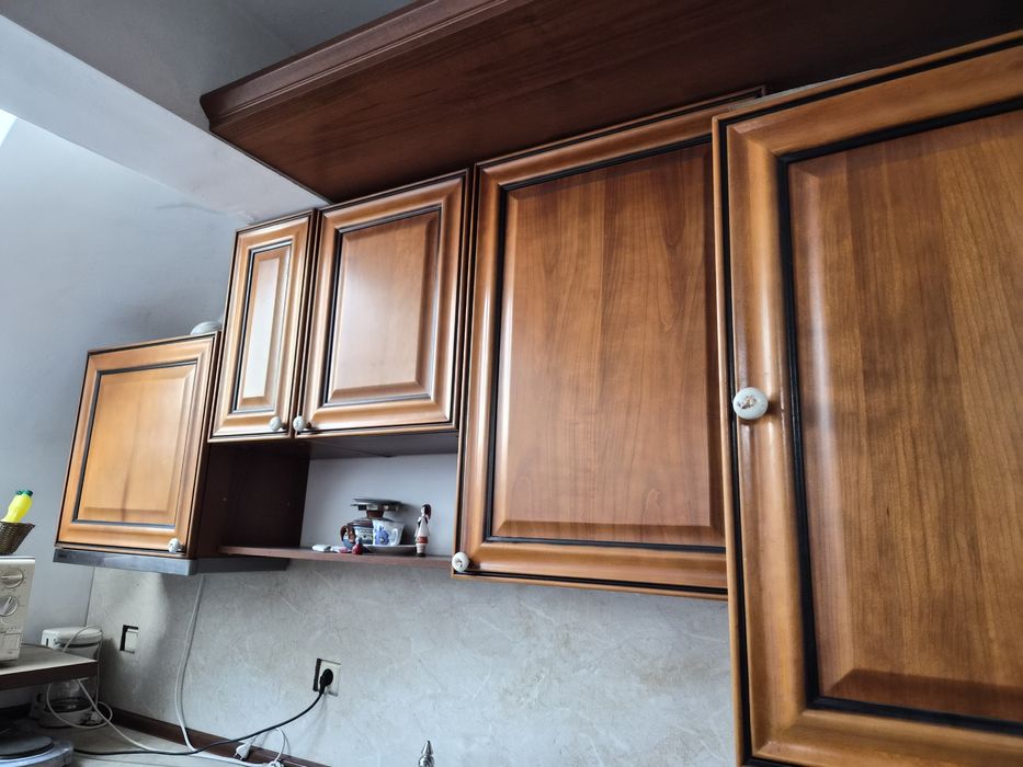 Продавам голяма кухня с уреди