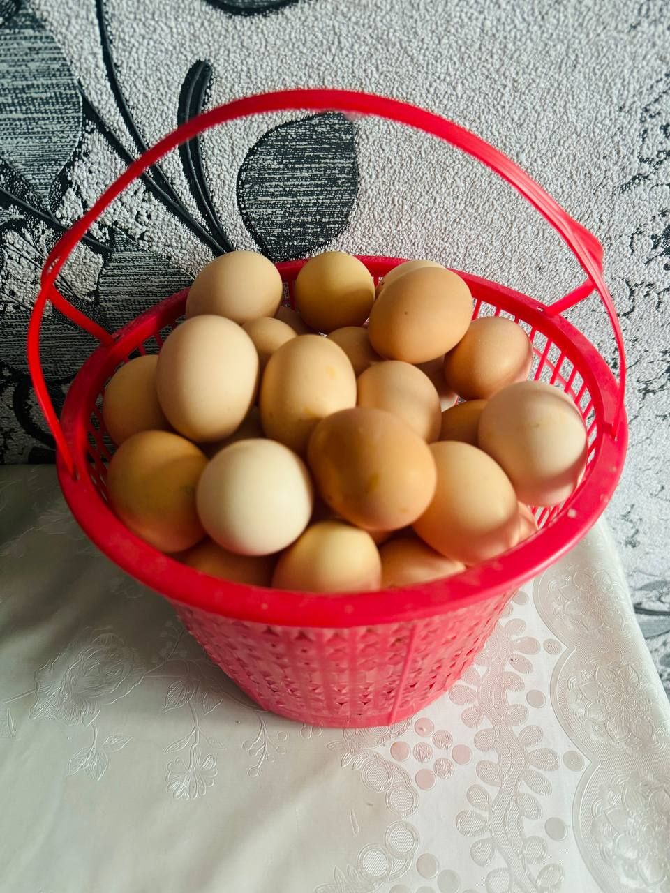 Уй тухумлари (кора товук) Домашние яйца всегда свежие каждый день есть