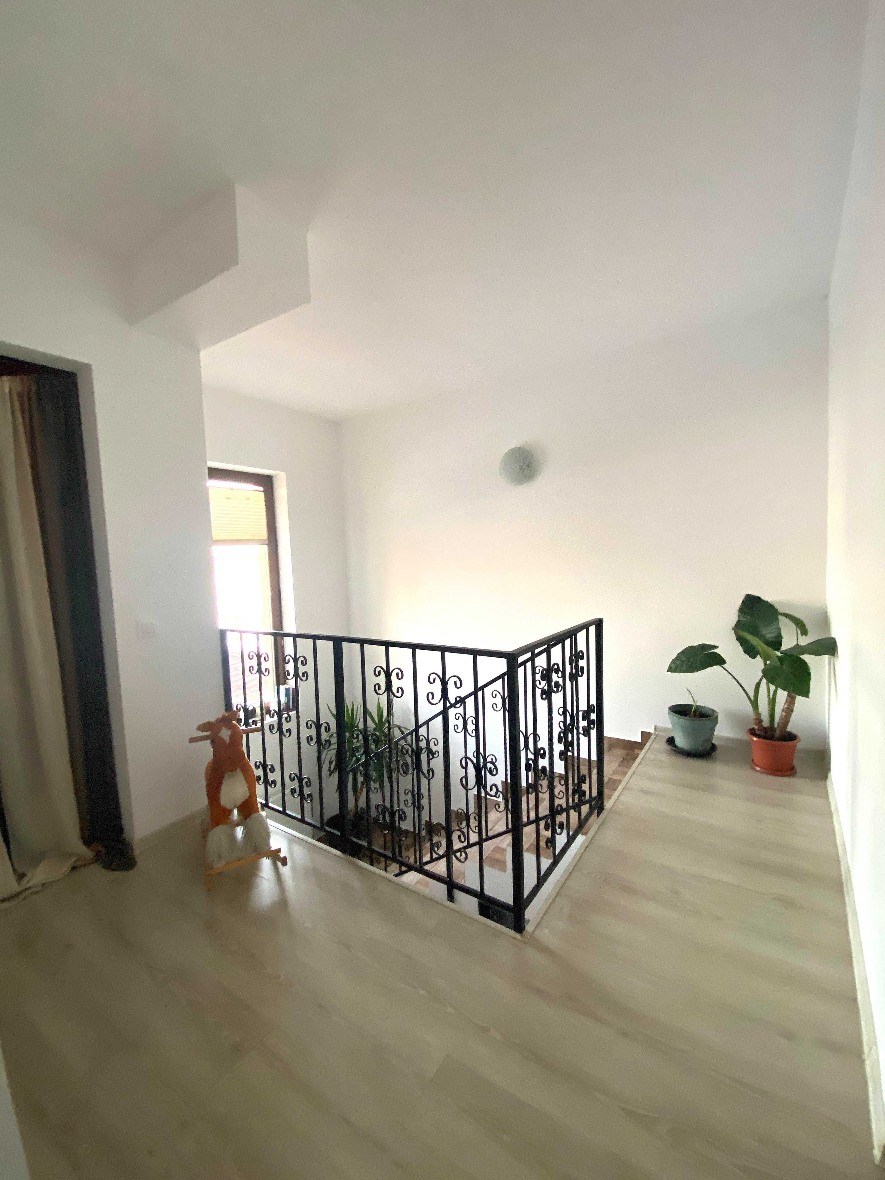Proprietar, casă cochetă de închiriat în Sanpetru
