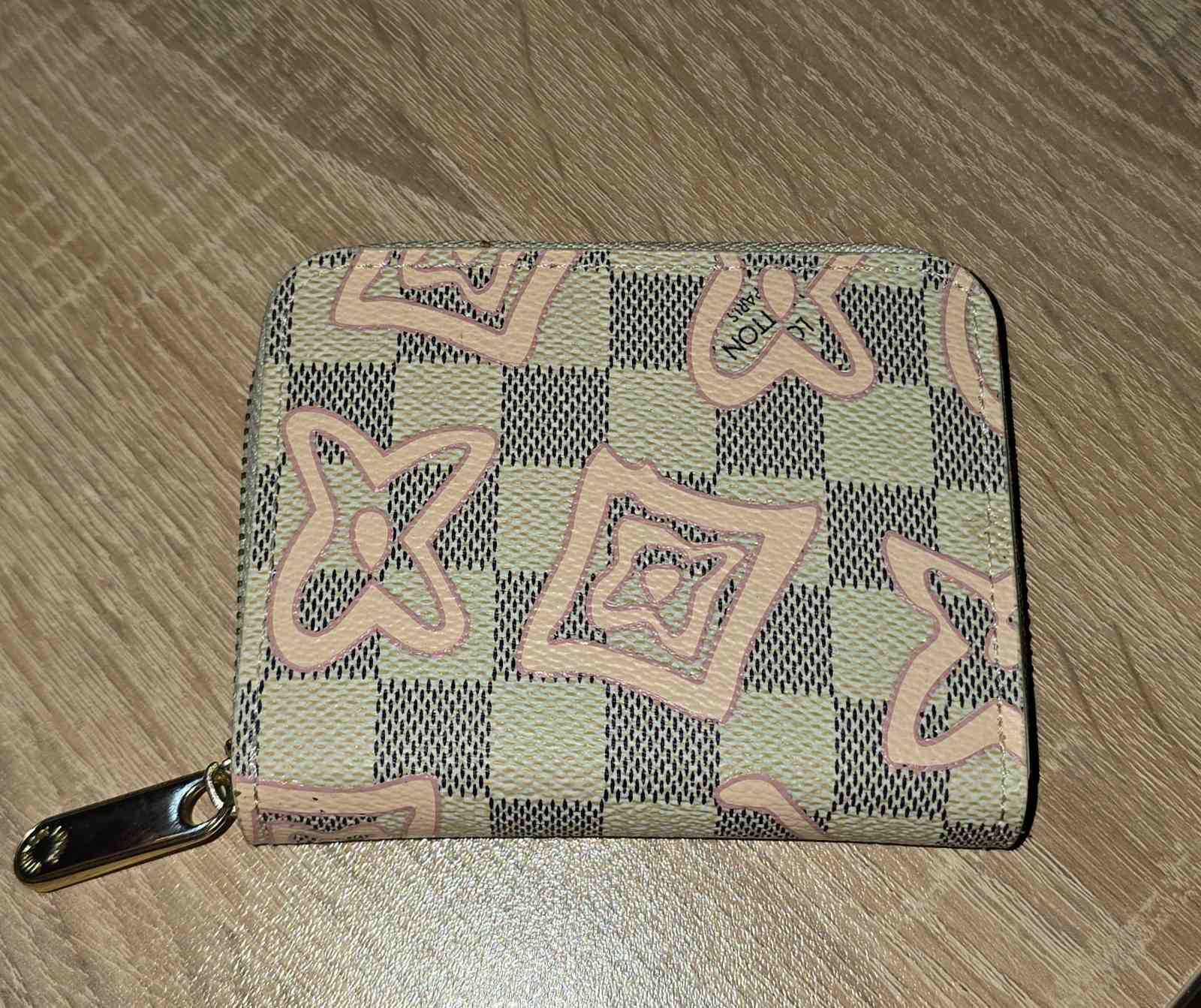 Louis Vuitton оригинално портмоне