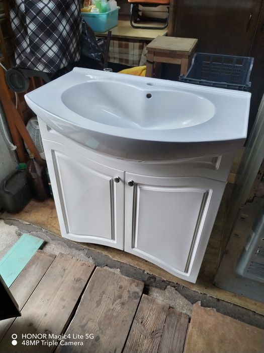 Lavoar de 80 de cm. cu dulap aproape nou!