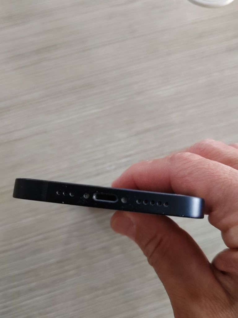 Продавам iPhone 12 64GB