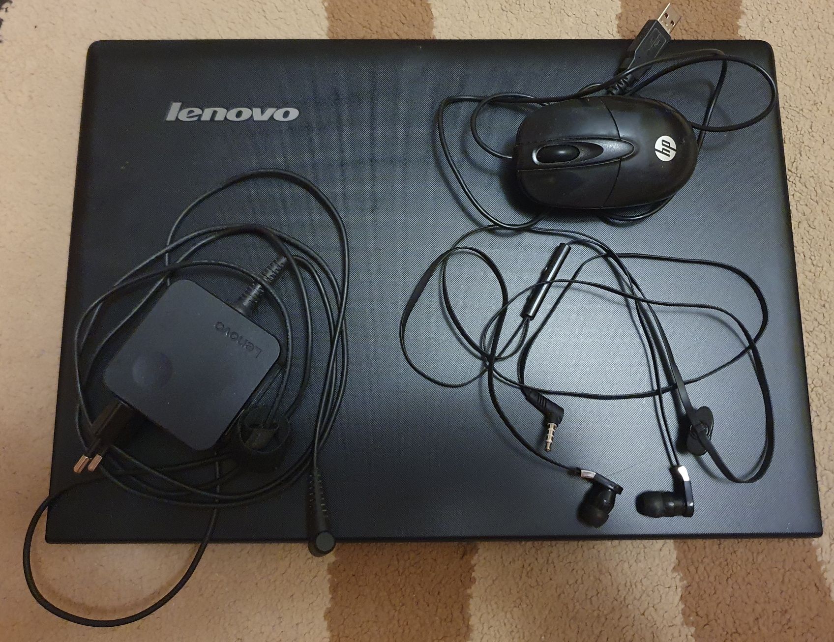 Vând laptop Lenovo Ideapad 100-15IBD (cu Windows 10 instalat)