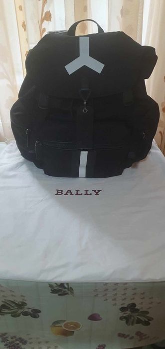 Vând Genți Burberry,Bally,Thom Brown