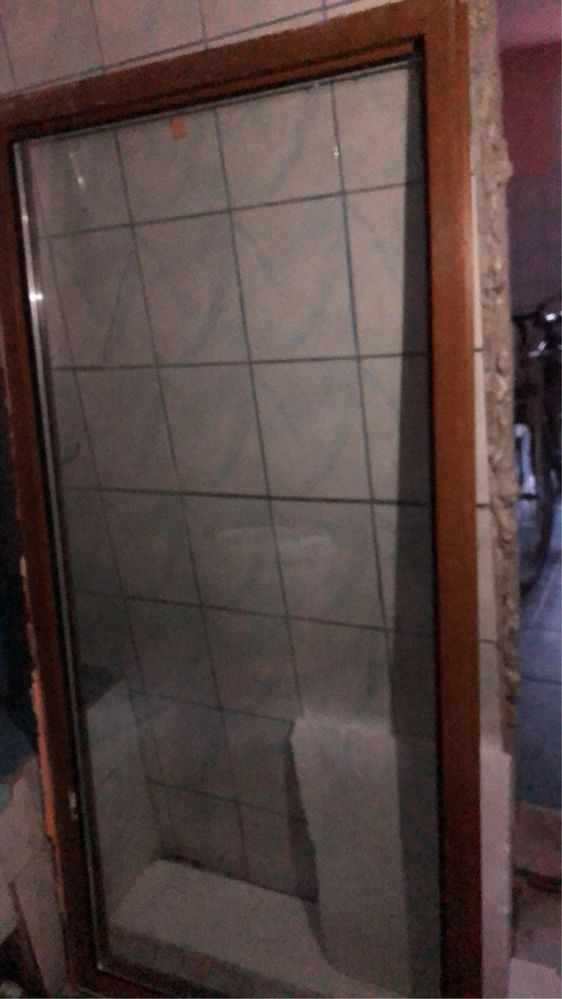 Vând uși și geamuri de termopan urgent!!!