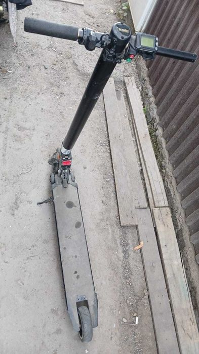 Продам электросамокат на запчасти