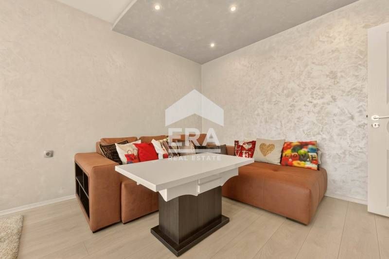 Тристаен, стилно обзаведен, южен апартамент под наем, в кв. Възраждане