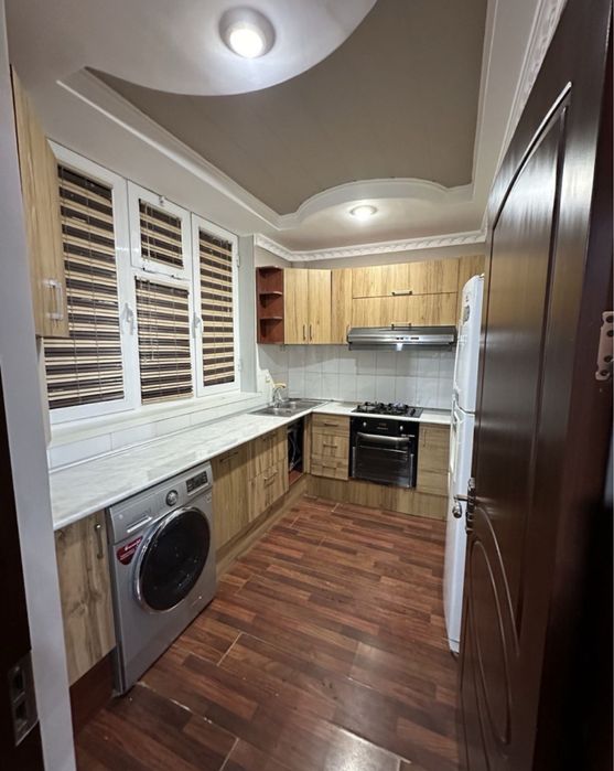 Срочно продаётся квартира Метро Мирзо Улугбек 9-квартиил кирпич 2/6 ба