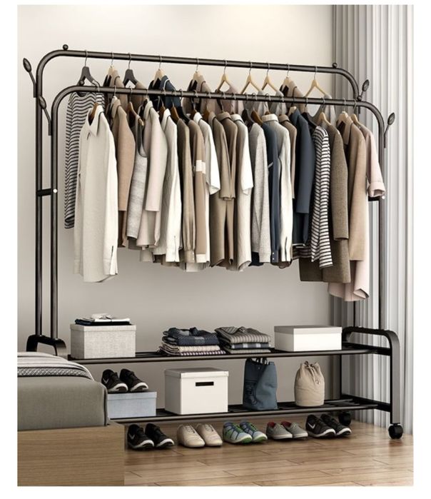 Вешалка-стойка в идеальном состоянии