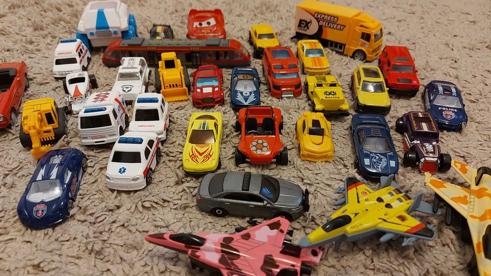 Set jucarii mașinuțe, avioane, ambulante, masini construcții