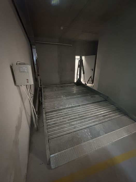 Система за паркиране на два автомобила на едно място.