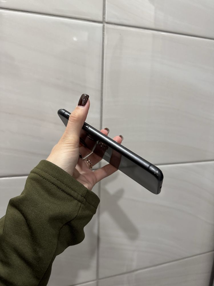 Айфон 11     64gb