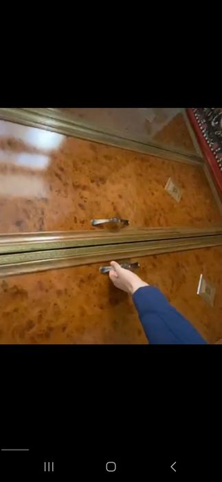 Кулда ясалган шкаф бор