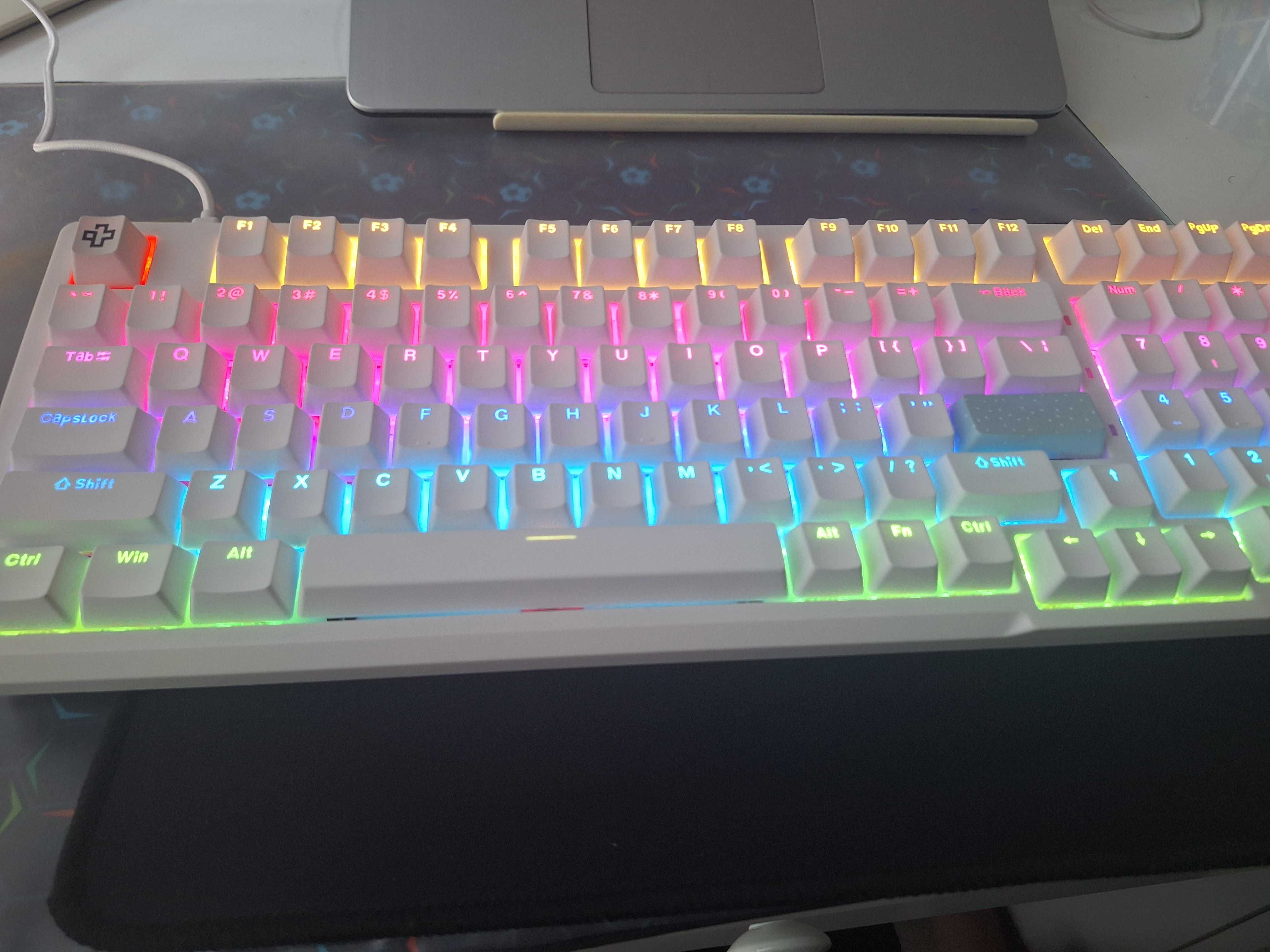 Tastatura querty salt and paper