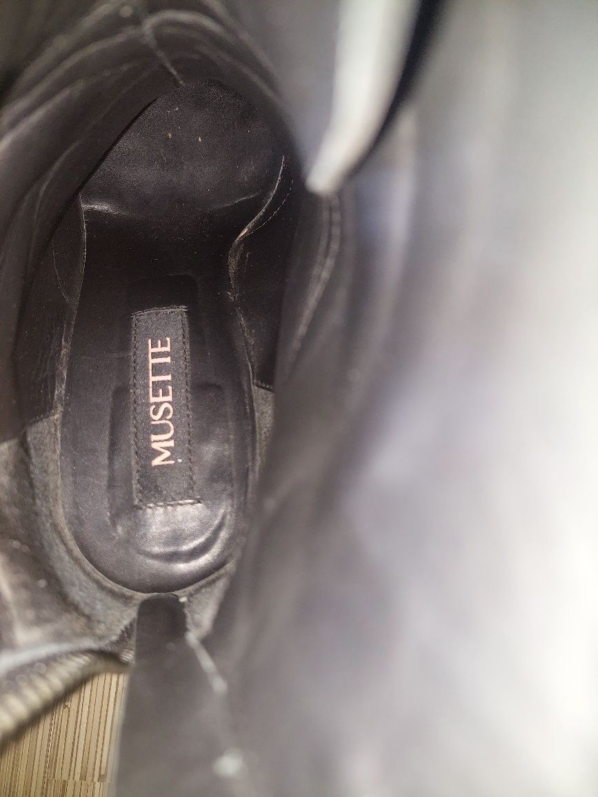 Ghete din piele Musette
